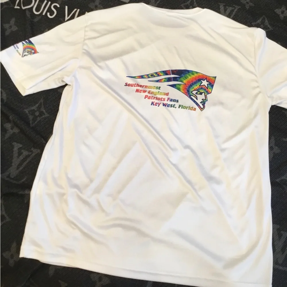 Patriots Tee 🌈 - Picture 3 of 4